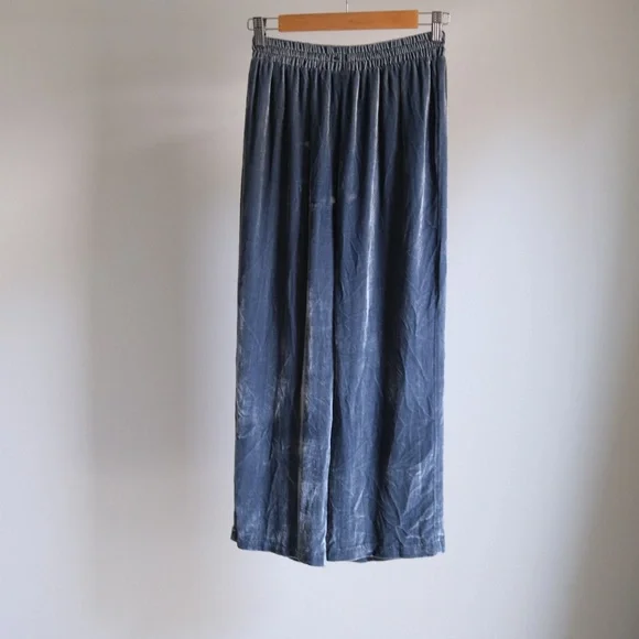 Reformation petites blue velvet cropped pant - Picture 2 of 3
